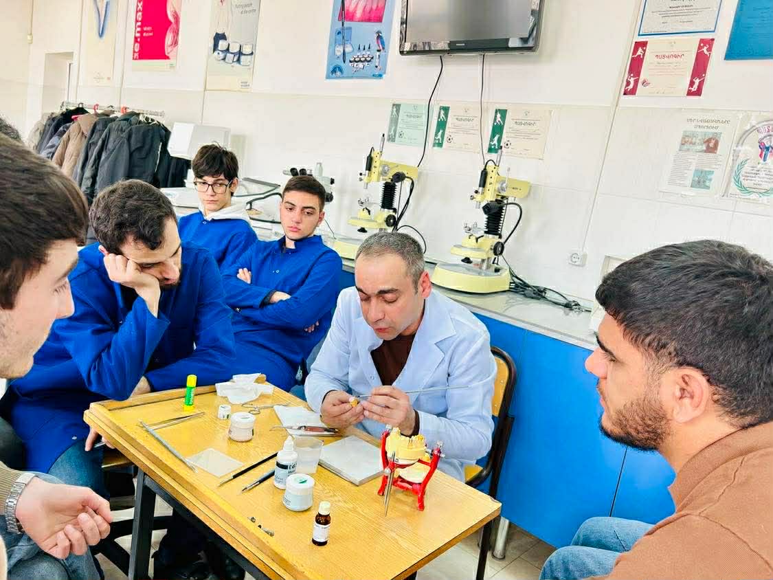 «Մետաղ-կերամիկական պսակների պատրաստման տեխնիկա» խորագրով սեմինար