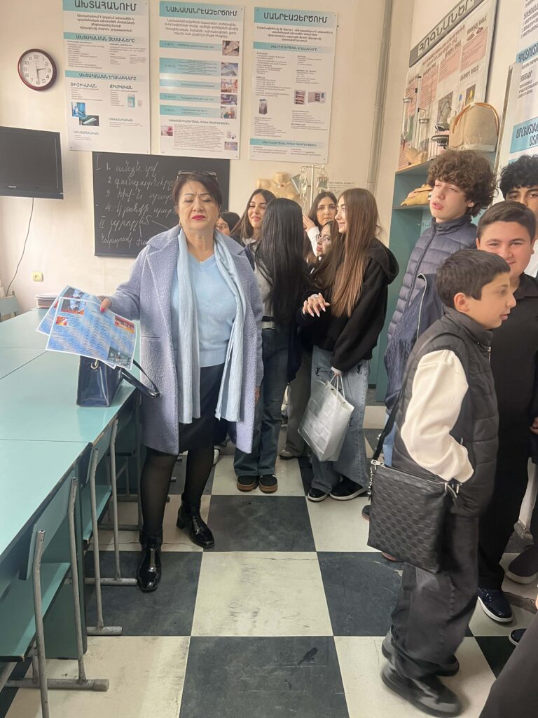 Երևանի Հրանտ Դինքի անվան թիվ 44 հիմնական դպրոցի աշակերտների այցը ԵՀՊԲ քոլեջ